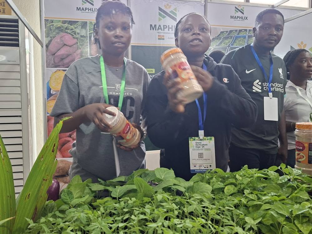 Ohawu students engaging with farmers during outreach
